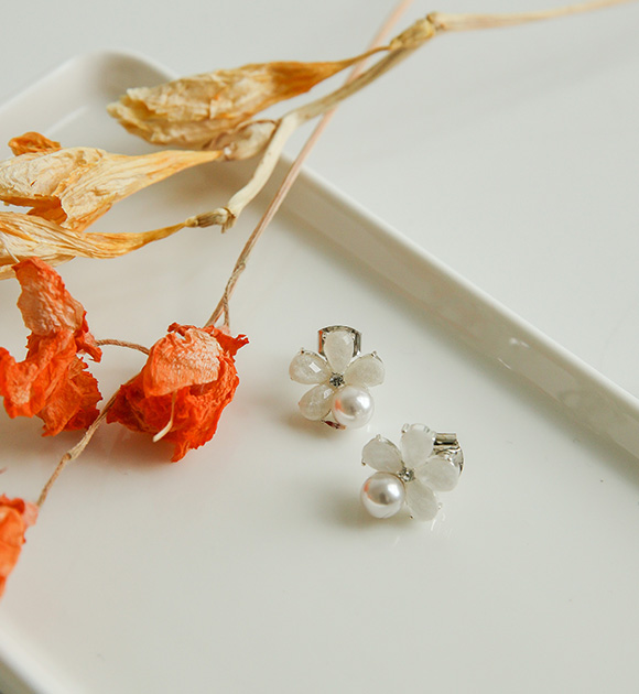 <br>9DA18991DD_Moeli Flower Pearl Earrings