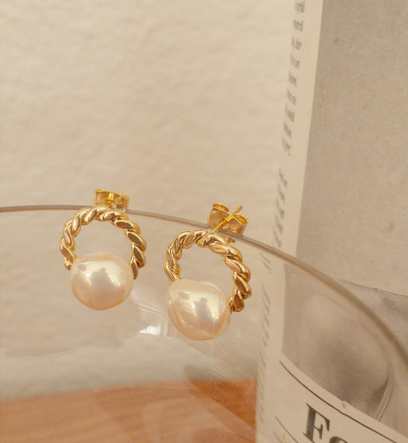 6DA23056JJ_Luxury twisted pearl earring
