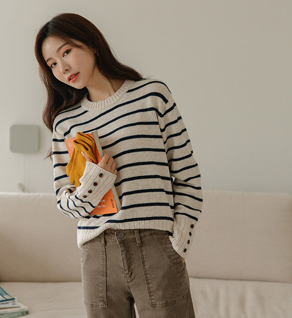 6DA24461AA_Merini Sleeve Button Soft striped Knit wear