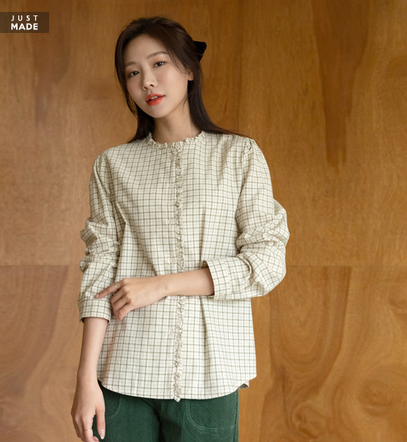 5OA0565JJ_Kokoru fleece checkered ruffle blouse