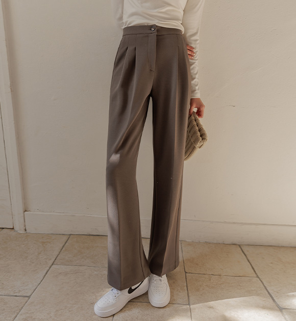 8DO0100KK_Strong fit two-pintuck wide slacks
