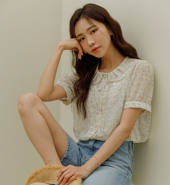 5OA0586HH_Shirring collar flower blouse