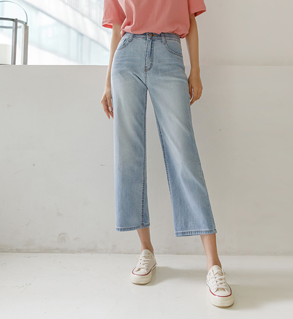 8DA28435AA_Thuong Light blue cropped straight jeans