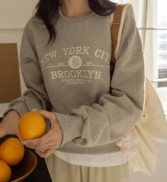 6DA29536NN_New Yorker English lettering zurry sweatshirt