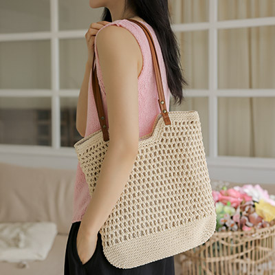 8DD00044LJ_Leather strap net weave shoulder bag