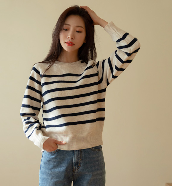 6DA26987JJ_ Soren Diagonal Button striped Knit wear