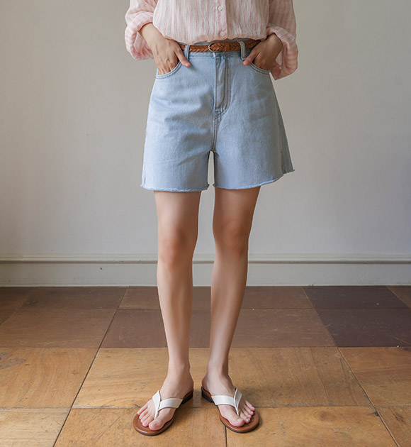 6DA30292LJ_Eco-friendly Organic Denim Shorts with Side Slits