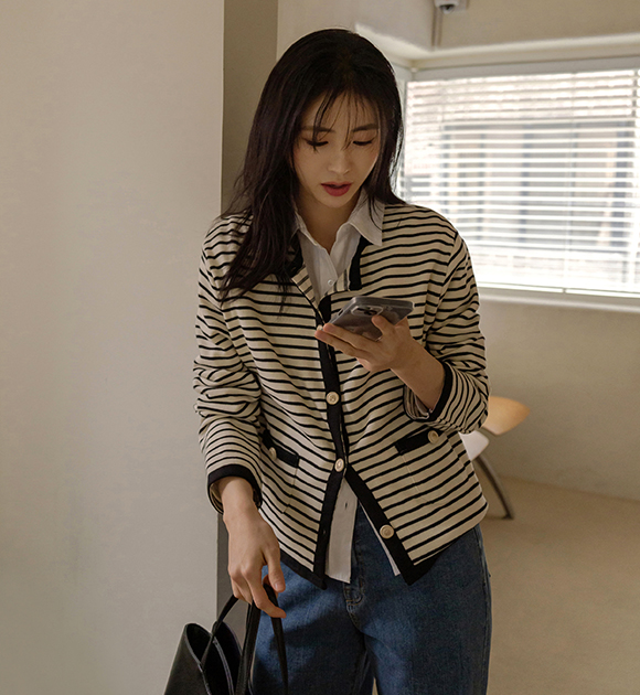 5DA29589SS_Emblem Button Stripe Cardigan