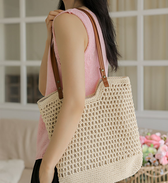 8DD00044LJ_Leather strap net weave shoulder bag