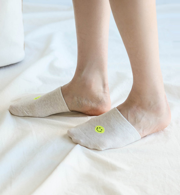 <br>9DA17100GG_Needs smiley blooper socks