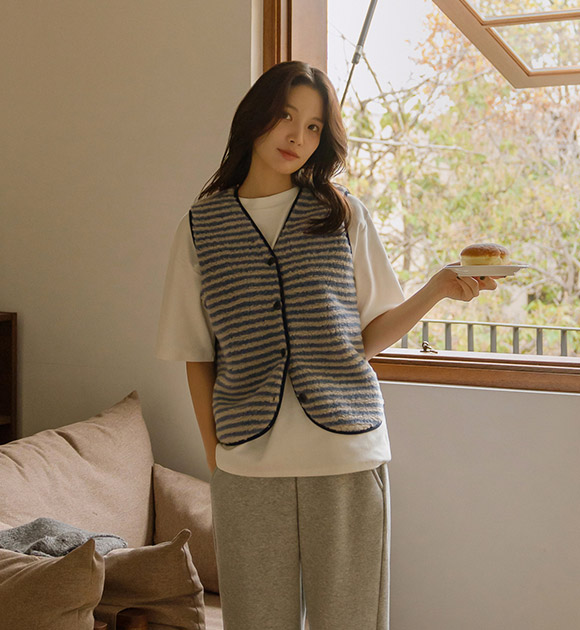 6DA30755HN_Meringue Striped Wool Vest