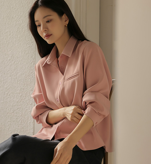 5OA0625LJ_[JUST BETTER] Latte Semi-Crop Lip Pocket Blouse