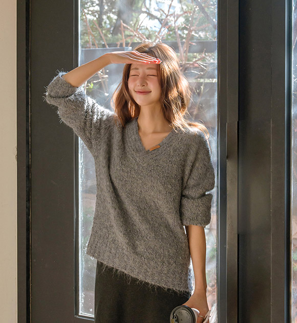 6DA32442CW_Levis Leather Label V-neck Knitwear