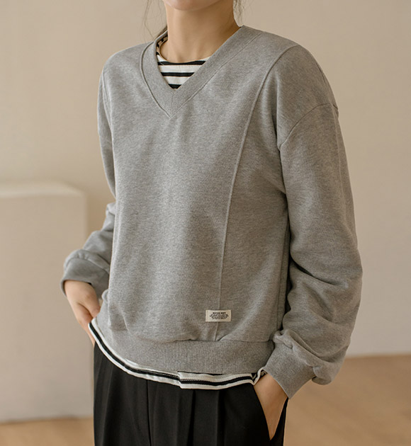 5DA30980NN_Label Point V-neck Cut Line Sweatshirt