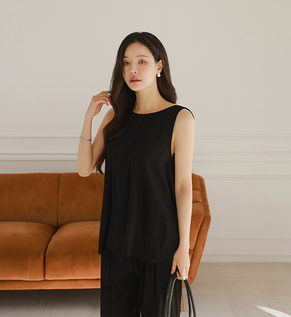 5DA31286HN_Pretzel Twisted-Back Sleeveless Blouse
