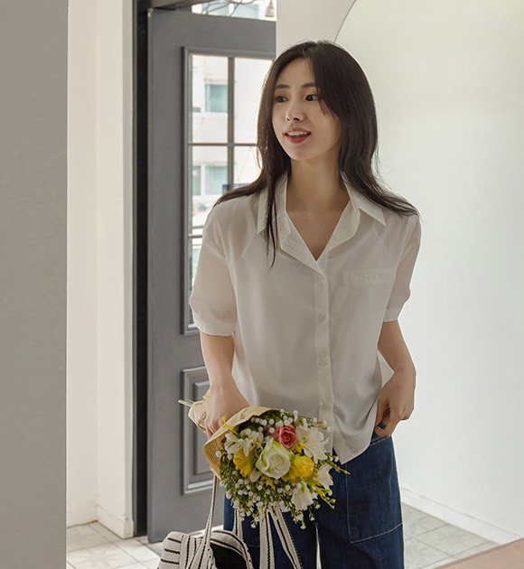5OA0701JJ_[JUST BETTER] Summer Semi-crop Lip Pocket Short-sleeved Blouse