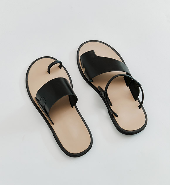 6DD00248JJ_Biker Asymmetric Black Flip-Flops