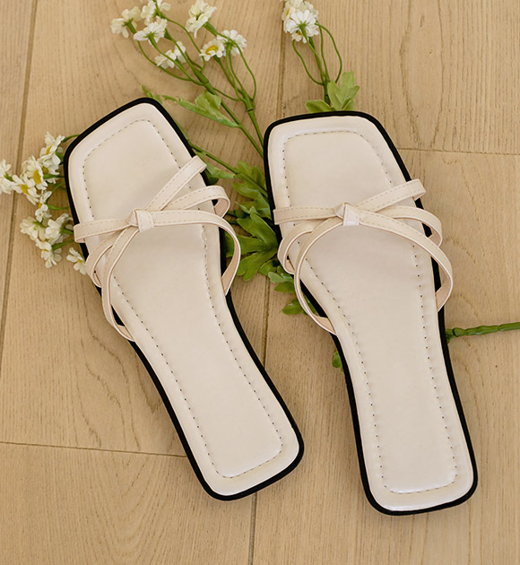 6DD00264HR_Stunning 3-Strap Twisted Low-Heel Slippers