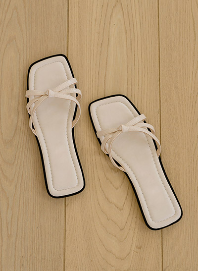 6DD00264HR_Stunning 3-Strap Twisted Low-Heel Slippers
