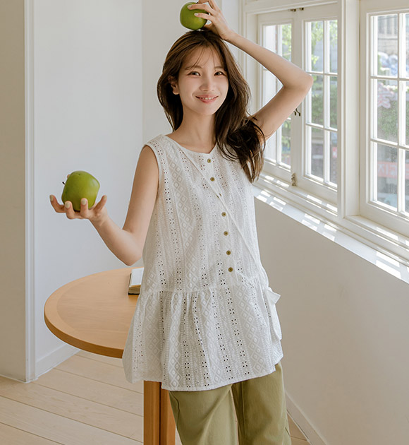 6DA31449HR_Olive Button Lovely Eyelet Sleeveless Top (with Bag Set)