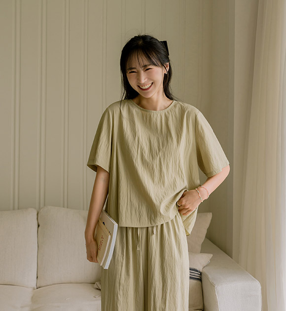 5DA31564NN_Slin Cool Rayon Back-Slit Short-sleeved Blouse
