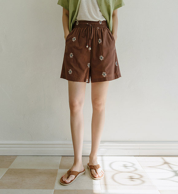 5DA31641HN_Ethnic Embroidery Banding Mid-thigh Pants