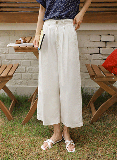 6DA31649NN_Haake Pocket Patch Pintuck Crop Pants