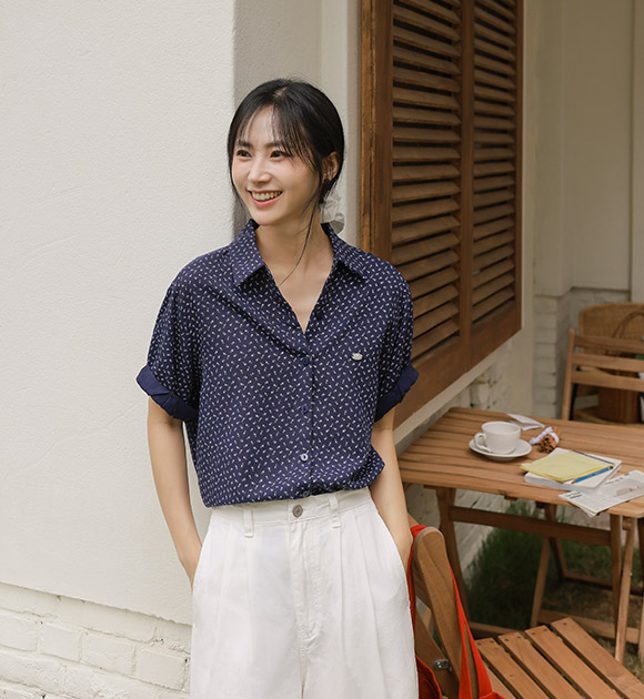 6DA31648NN_Flower Pattern Pendant Roll-up Shirt