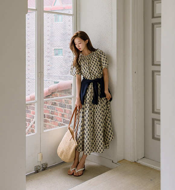 6DA31694NN_Vivi Flower Pattern Shirring Dress