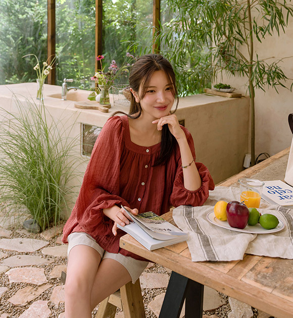 4DA31796NN_Ella Sleeve Shirring Blouse