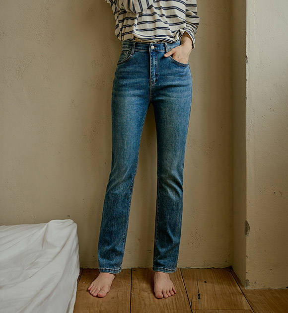 5EJ323JJ_Honeyspan Slimming Straight-leg Jeans