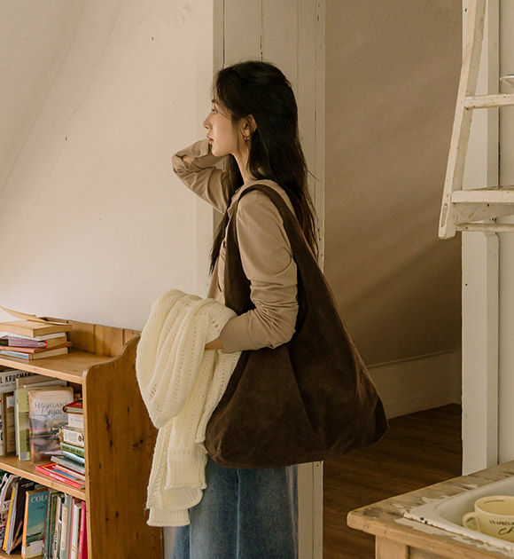 4DD00333HN_Taupe Suede Shoulder Bag