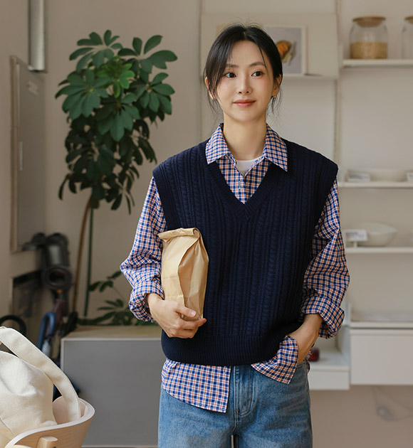 5DA31897NN_Textured V-Neck Knit Vest