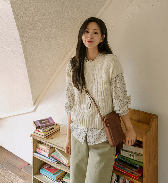 4DD00331HN_Marine Square Flap Crossbody Bag