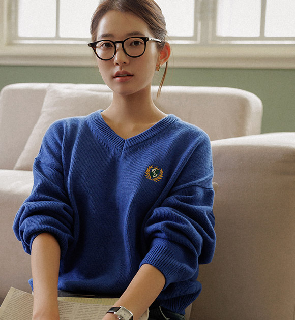 4OA0889NN_[JUST BETTER] Chest sturdy V-necked Knitwear