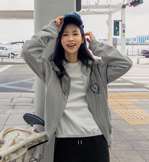 4OA0897NN_[JUST BETTER] Love Chest Hooded Zip Up