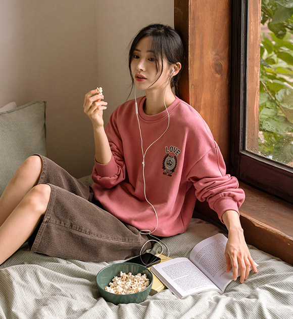 5OA0909NN_[JUST BETTER] Love Chest Mood Fit Round Sweatshirt