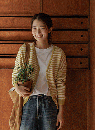6DA32022NN_Gram Striped Wool Cardigan