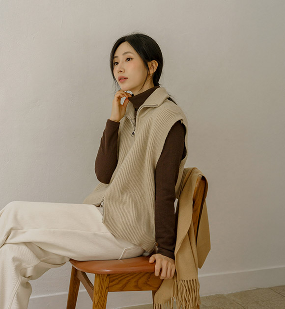 5DA32064HN_Elbow Patch High-Neck Knit Zip-Up Vest