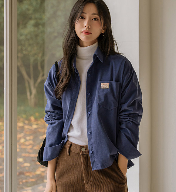 5DA32062JJ_Label Patch Semi-Crop Golden Shirt