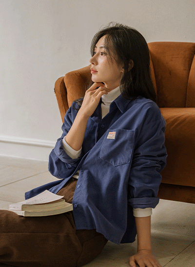 5DA32062JJ_Label Patch Semi-Crop Golden Shirt