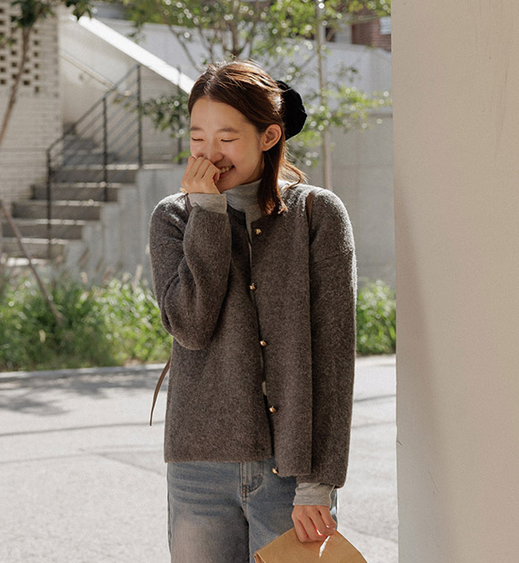 4DA32083NN_Classic Gold-Button Knit Cardigan