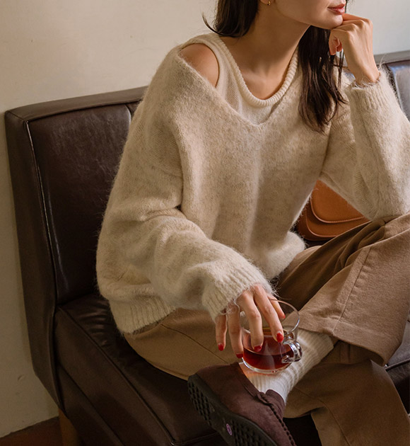 4DA30560NN_V-necked Knitwear+Layered Tank Top Knit Set