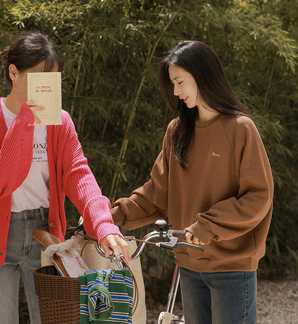 5OA0755JJ_[JUST BETTER] Sand Berry Embroidery Raglan Sweatshirt (Fleece version added)