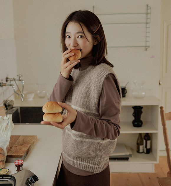 5DA32106HR_Half Stripe Cozy Wool Knit Vest