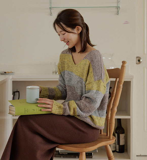 5DA32100HR_Scone Color-block V-neck Wool Knitwear