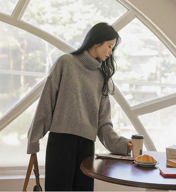 5DA32137HN_Bronze Turtleneck Crop Knitwear