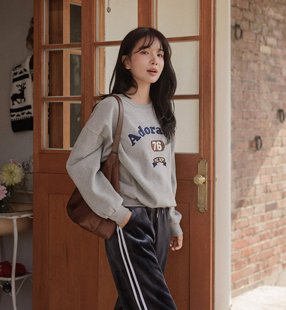 5DA32205CW_Adorable Embroidered Patch Fleece Sweatshirt