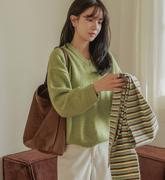 5DA32204HN_Thick Wool V-necked Basic Knitwear