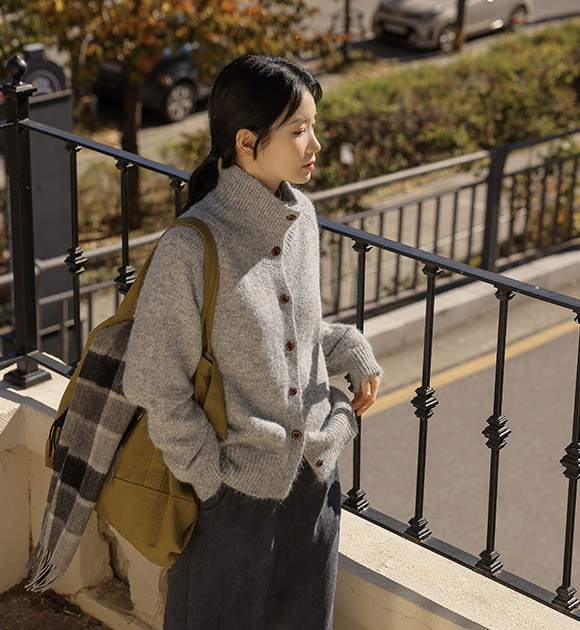 4DA32219CW_Soft High-neck Placket Loose-fit Cardigan